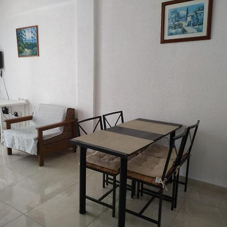 1 Bedroom Apartment لارنكا الغرفة الصورة