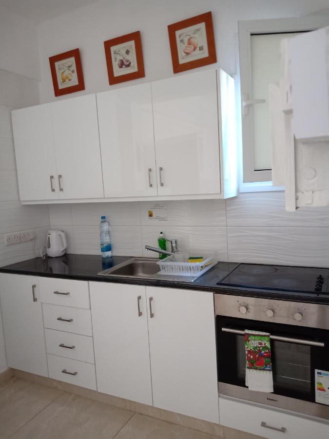 1 Bedroom Apartment لارنكا المظهر الخارجي الصورة