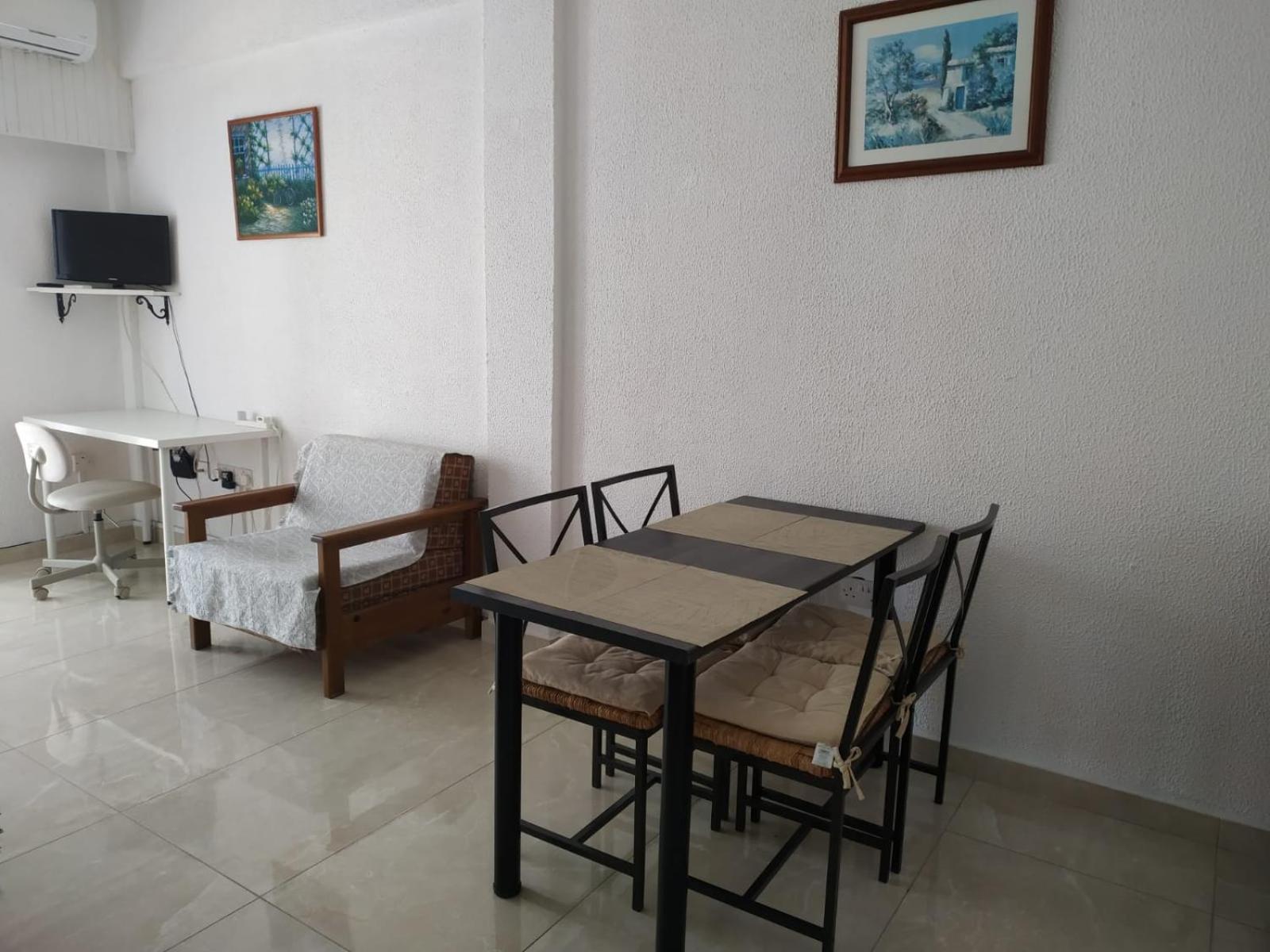 1 Bedroom Apartment لارنكا الغرفة الصورة